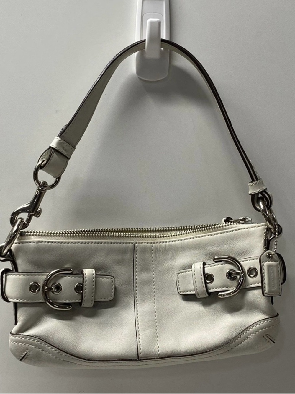 Classic White Leather Coach Shoulder Bag with Silver Hardware (L05S-3551)
